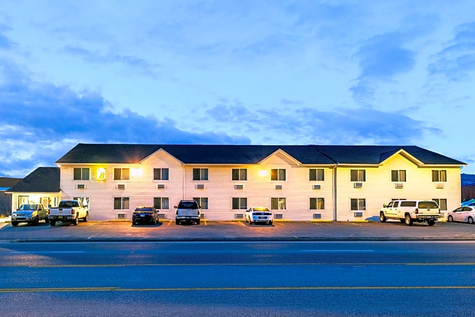 Super 8 by Wyndham Sheridan