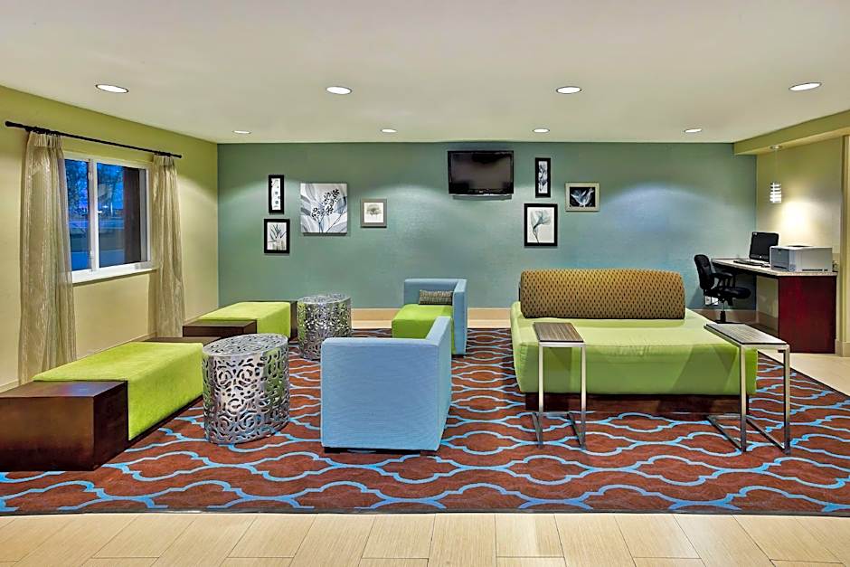 La Quinta Inn & Suites by Wyndham Frankfort