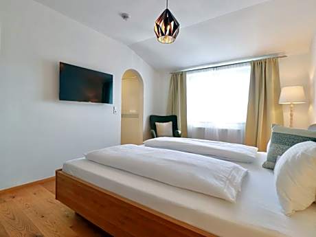 Two-Bedroom Apartment with Mountain View