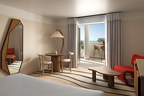 Deluxe Room, 1 King Bed, Balcony, Partial Ocean View