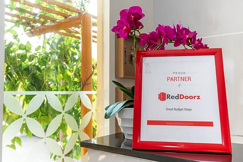 RedDoorz Plus Syariah near Java Supermall Semarang 2