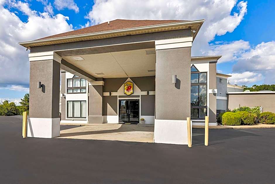 Super 8 by Wyndham Dickson