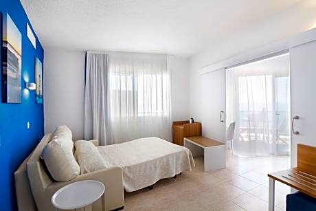 JUNIOR SUITE SEA VIEW 2 ADULTS + 1 CHILD