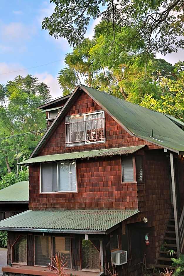 Hale Maluhia Country Inn