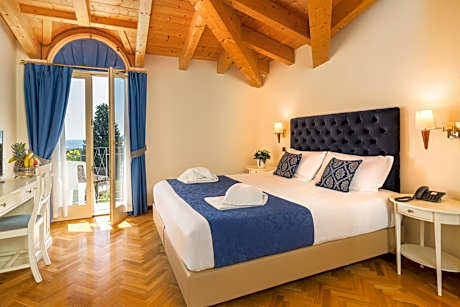 King Room with Lake View