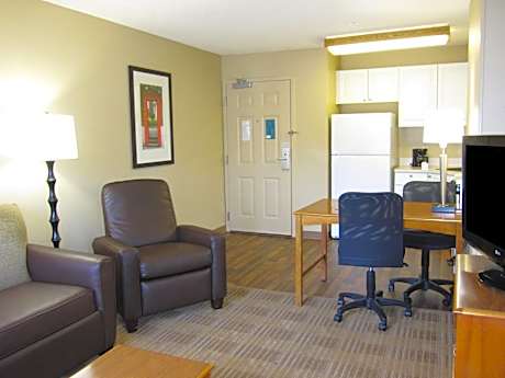 One Bedroom Suite with 2 Double Beds - Non-Smoking