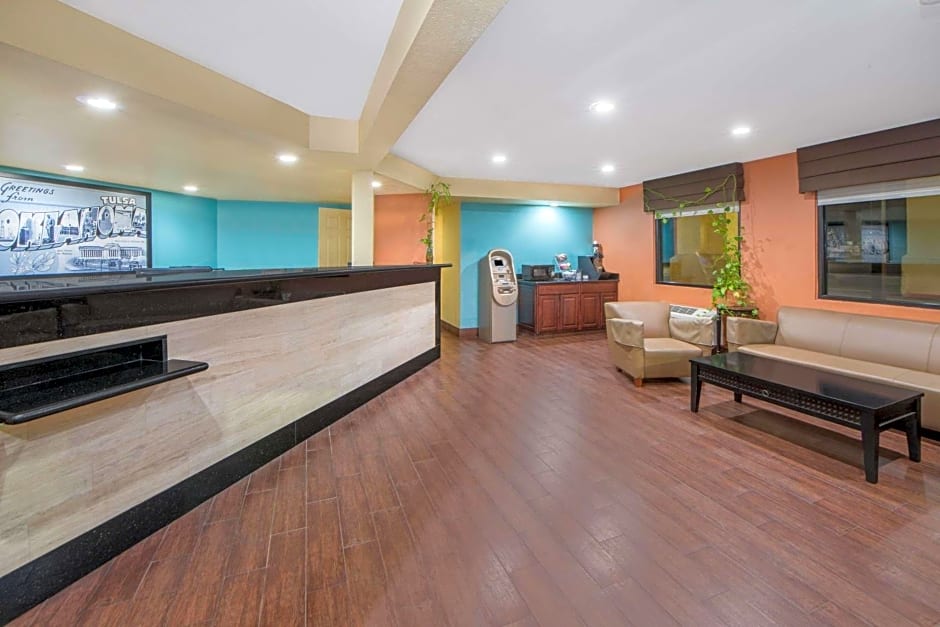 Super 8 by Wyndham Tulsa