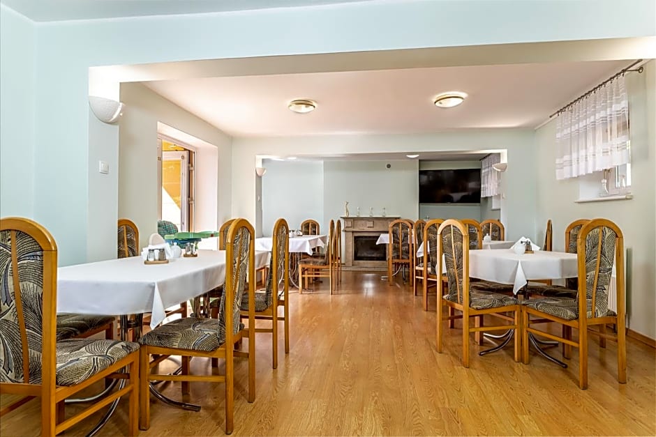 Pokoje Go¿cinne Namiastka