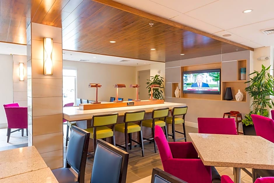 Holiday Inn Express Charleston US Highway 17 & I-526 By IHG
