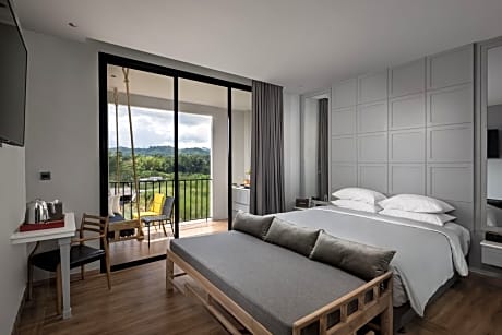 Deluxe Double or Twin Room with Balcony with Mountain View