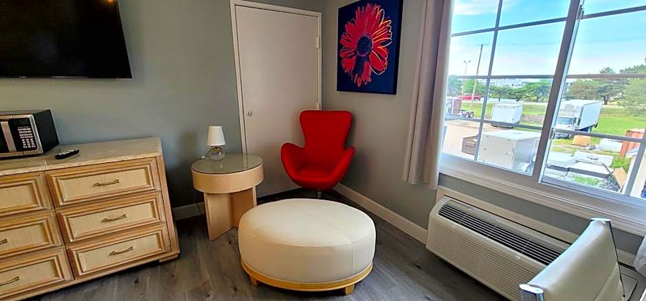 Dragonfly Inn & Suites