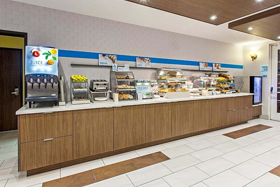Holiday Inn Express Oakland Airport By IHG