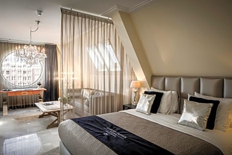 Royal Penthouse with Canal View