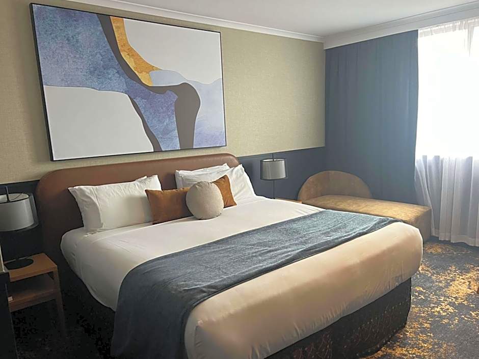 Photo 1 of 9 of Executive 1 King Bed