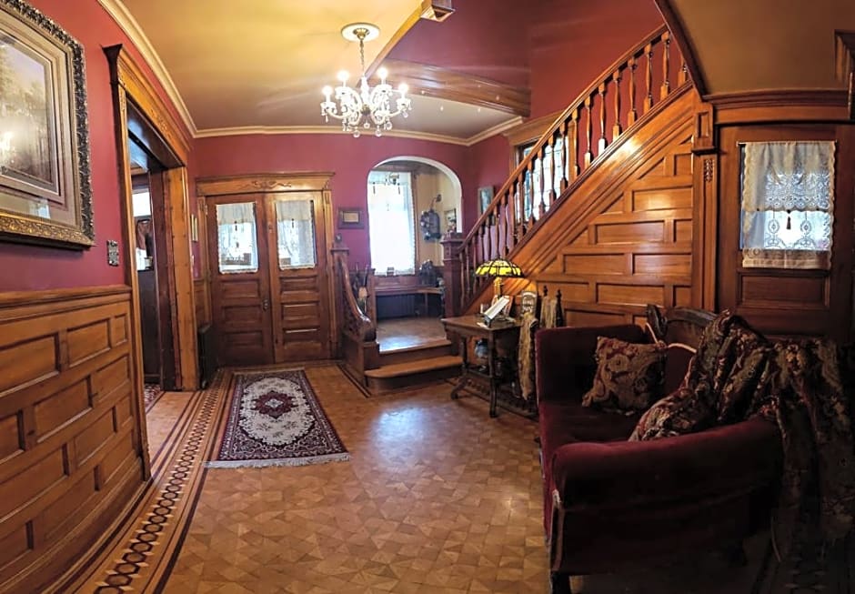 Linda Sue Manor
