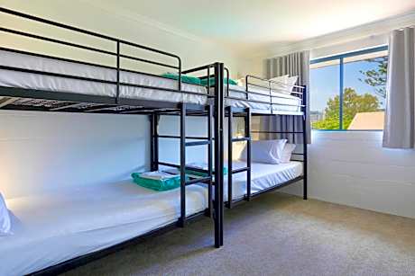 Single Bed in 4-Bed Dormitory Room (18 - 35 years)