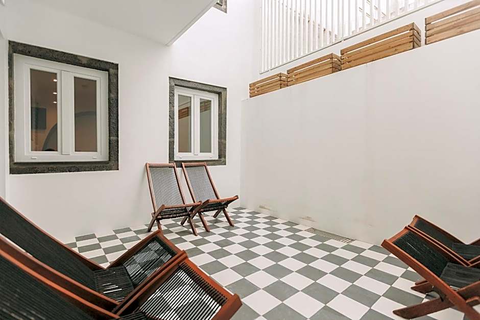 Azores Inn - Family Suites