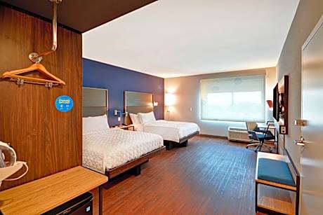 Queen Room with Two Queen Beds and Accessible Tub - Mobility Access