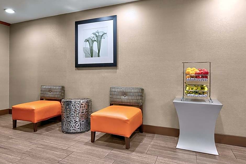 La Quinta Inn & Suites by Wyndham Midwest City - Tinker AFB