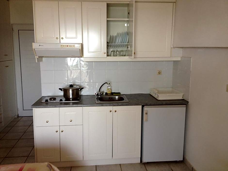 Gikas Apartments Triple Studio Sea View B7