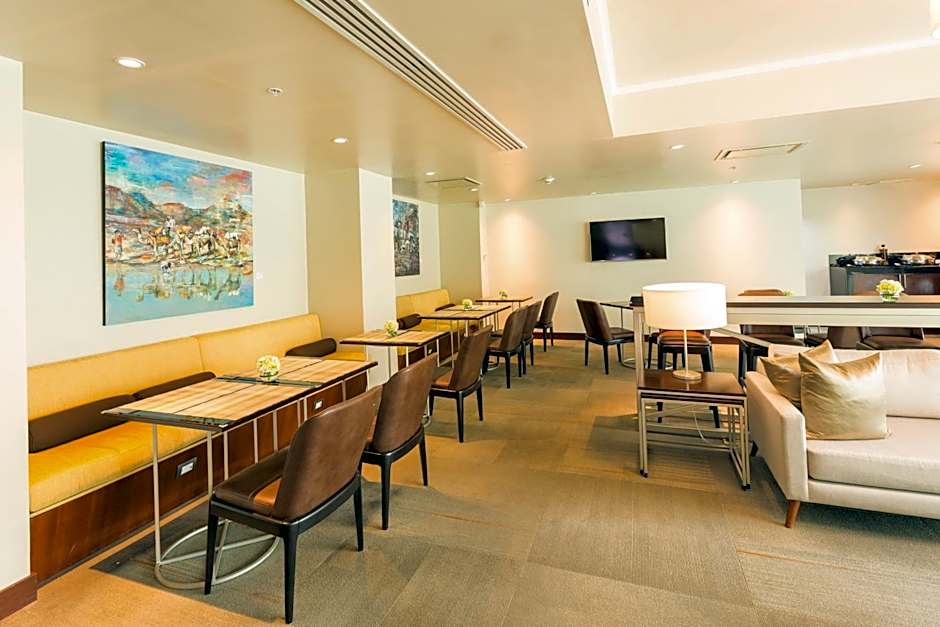 Delfines Hotel & Convention Center