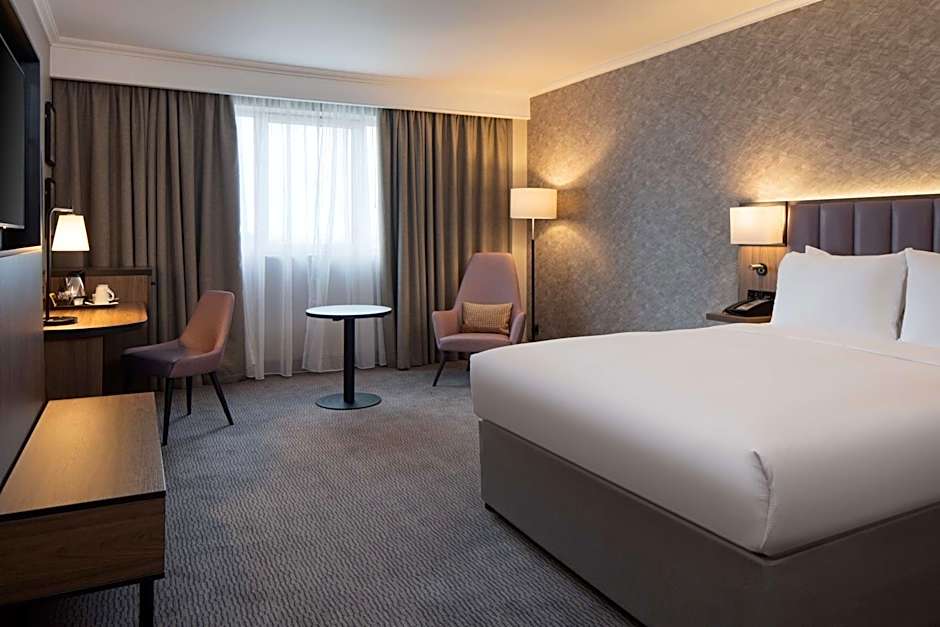 DoubleTree by Hilton Dartford Bridge