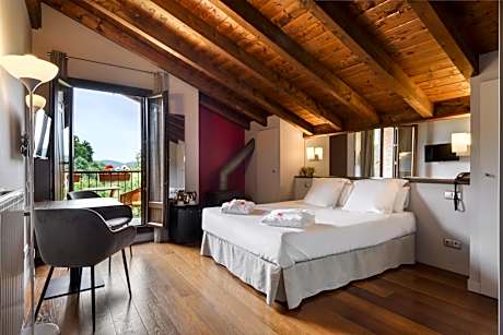 Junior Suite with Garden View