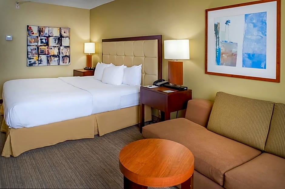 DoubleTree by Hilton St. Louis at Westport