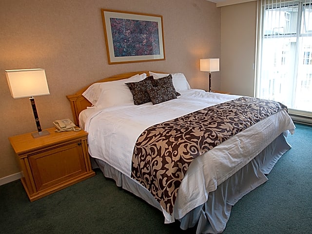 The Woodrun Lodge by Whiski Jack