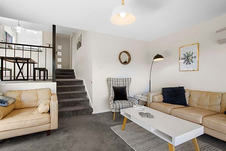 The View 2 bed unit with stunning Hobart outlook