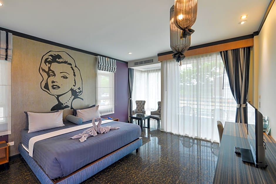 The River Scene Hotel