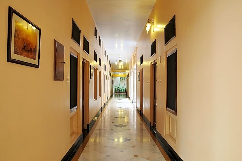 Hotel Arya Niwas