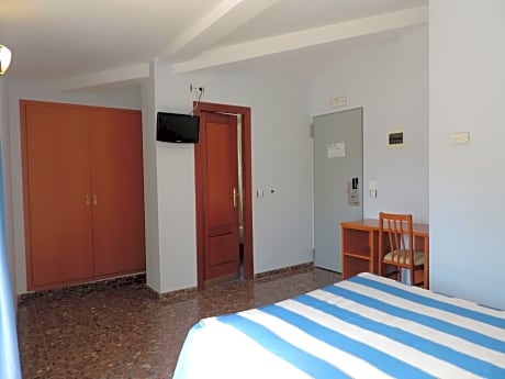 Small Double Room with Interior View
