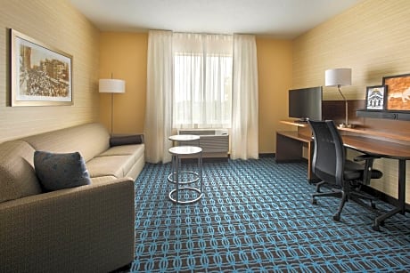 Suite, Multiple Beds (2 Queen Beds and 1 Double Sofa Bed)