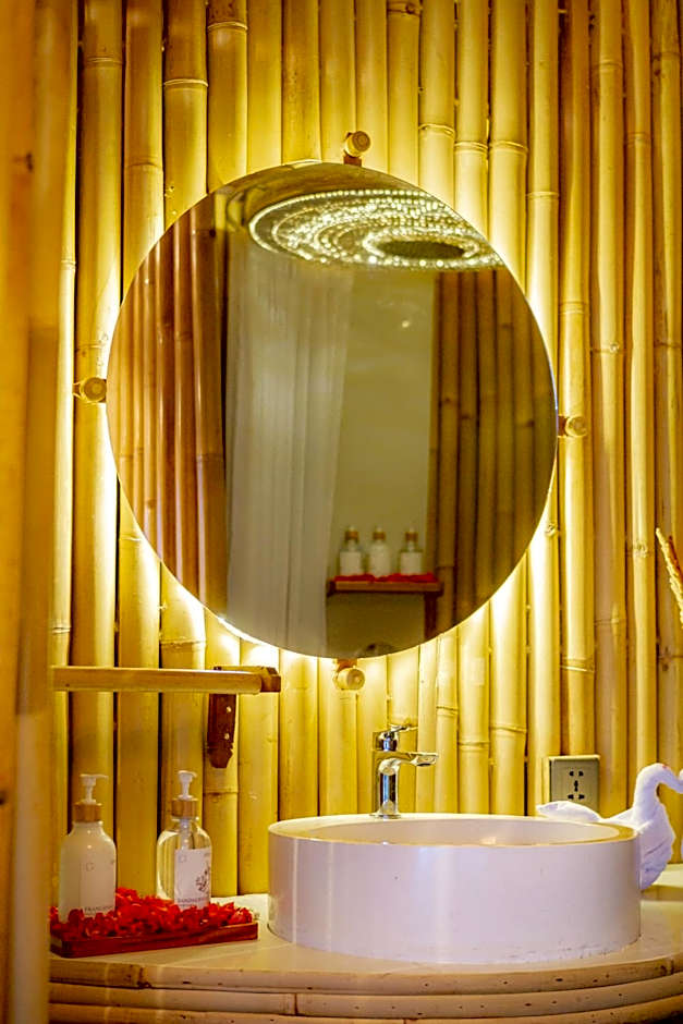 3 Bdr - Luxury Cliffside Bamboo Villa