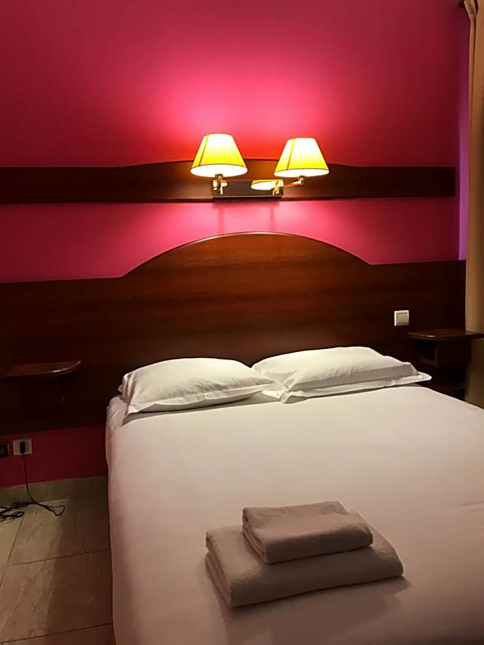Hotel Couleurs Sud Centre-ville Gare Charleville-Mezieres