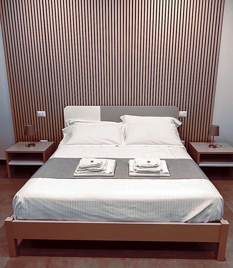 Skyline Rooms & Suites