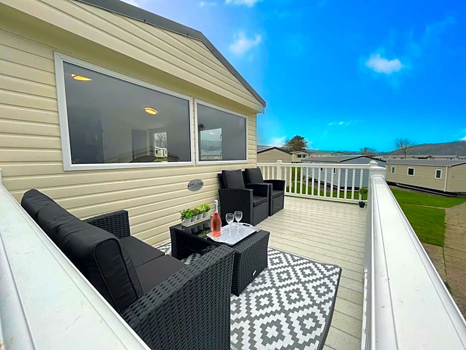 Atlas By The Sea - Craig Tara, Ayr