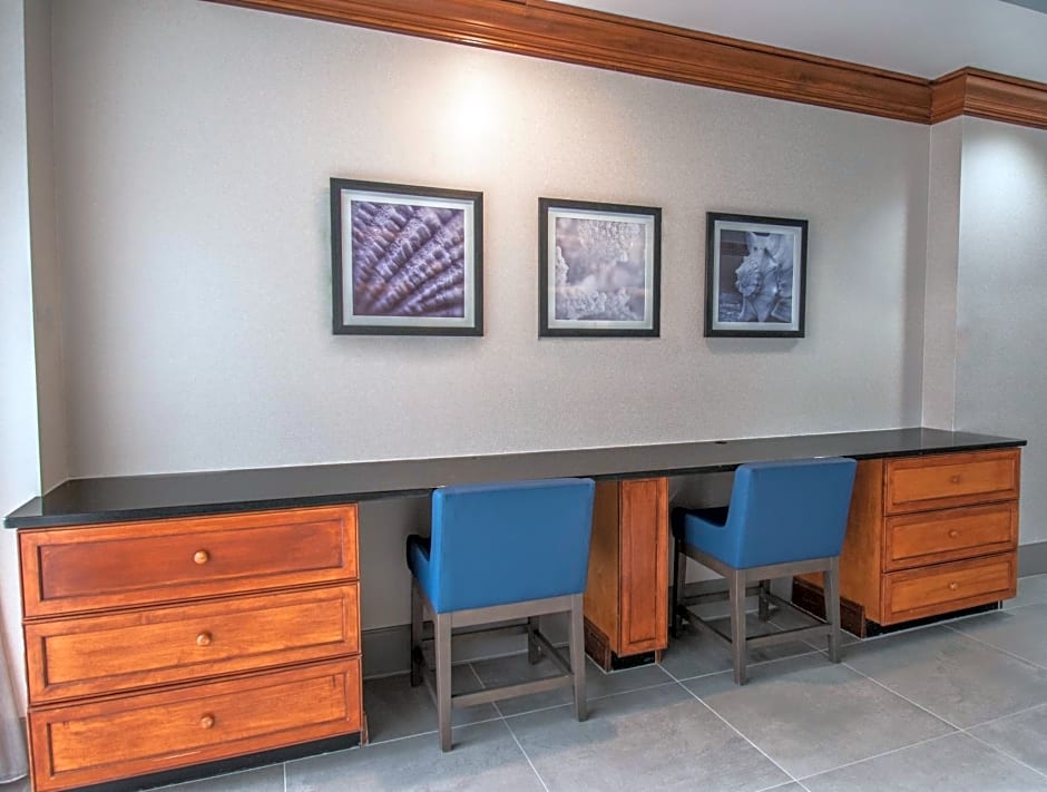 DoubleTree by Hilton New Bern - Riverfront