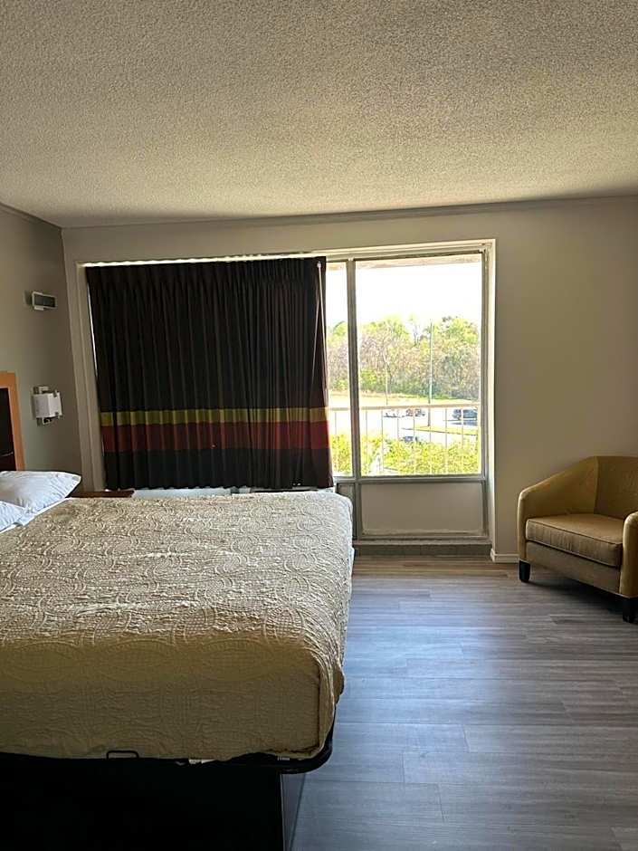 Budgetel Inn & Suites