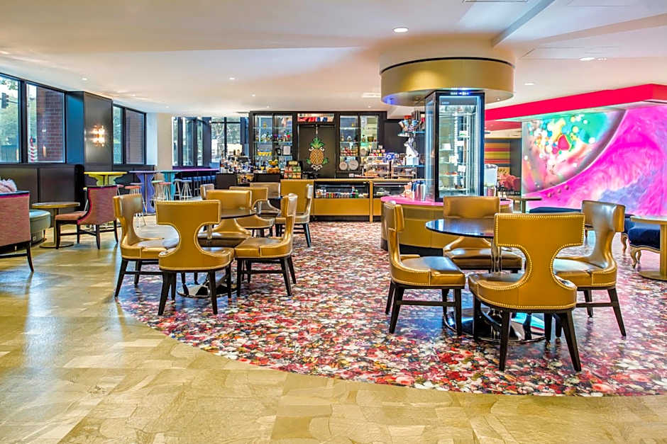 Staypineapple At The Maxwell Hotel