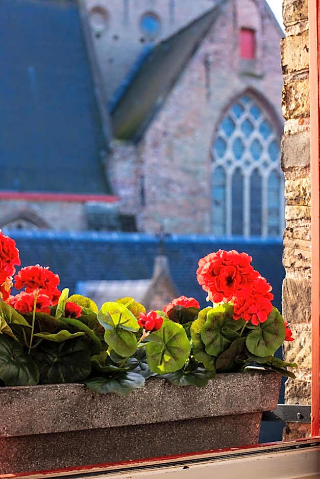 Gillis Eight Guest Rooms by Romy&Travis