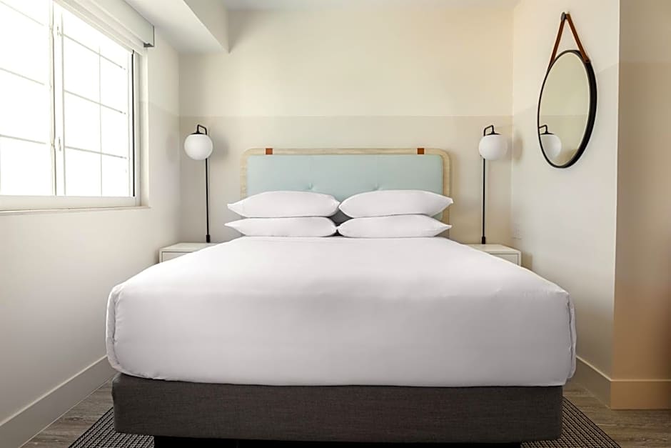 Hampton by Hilton Grand Cayman Seven Mile Beach