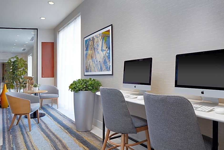 Holiday Inn & Suites Montreal Airport by IHG