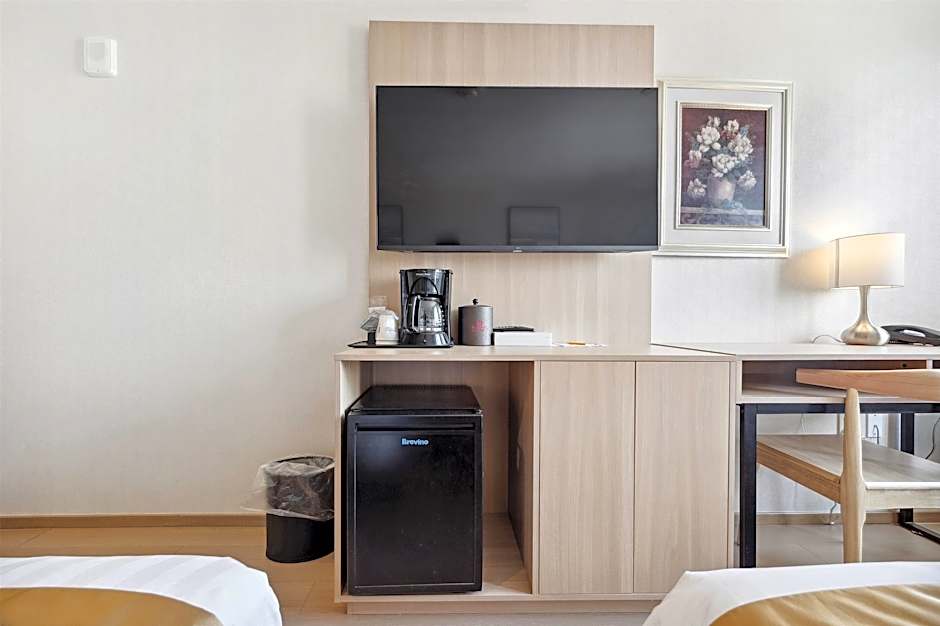 Photo 1 of 7 of 2 Double Beds