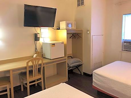 2 Queen Beds Suite and Sofabed Nonsmoking