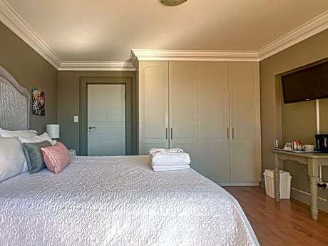 Queen Room with Balcony
