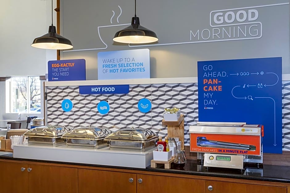 Holiday Inn Express Hotel & Suites East End By IHG