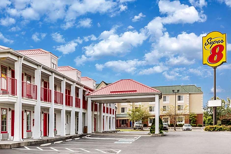 Photo 1 of 12 of Super 8 by Wyndham Clinton TN