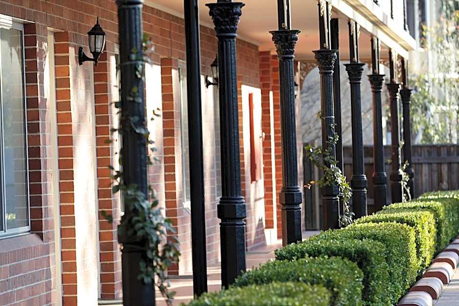 Carlyle Suites & Apartments